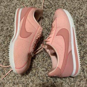 5.5 Y baby pink nike cortez